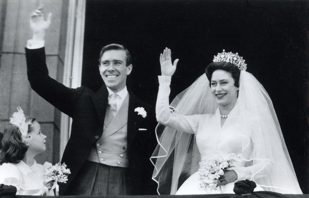 The marriage of HRH The Princess Margaret (1930-2002) to Anthony Armstrong-Jones (1930-). The couple pictured on the balcony of Buckingham Palace acknowledging the cheering crowds after their wedding ceremony on 6th May 1960. Date: 1960
