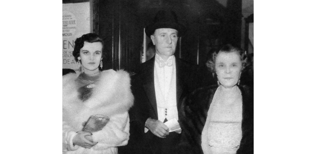Mrs Charles Sweeny (1912-1993), formerly Miss Margaret Whigham, and later, on her second marriage, the Duchess of Argyll, pictured with her parents, Mr and Mrs George Hay Whigham at the film premiere of Jew Suss in London in October 1934, an event also attended by Prince George (Duke of Kent). Date: 1934