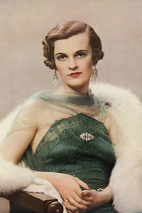 Margaret Whigham (1912-1993), British society figure, debutante of the year in 1930. Later Mrs Charles Sweeny, after marrying the American golfer, and then Duchess of Argyll, whose scandalous divorce case, involving the photographs of the "headless" man plunged her into disgrace and penury. Date: 1935