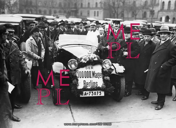 : The 100, 000th car in Berlin, 1930 : The 100, 000th car in Berlin, 1930