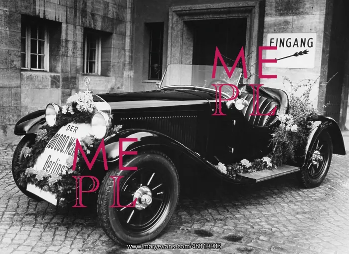 : The 100, 000th car in Berlin, 1930 : The 100, 000th car in Berlin, 1930