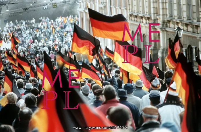 : 10th anniversary of the fall of the Berlin Wall: Demonstrati : 10th anniversary of the fall of the Berlin Wall: Demonstrati