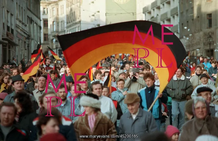 : 10th anniversary of the fall of the Berlin Wall: Demonstrati : 10th anniversary of the fall of the Berlin Wall: Demonstrati