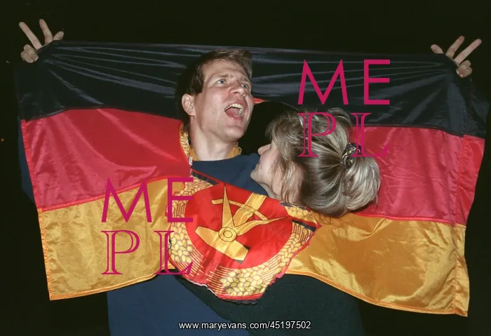 : 10th anniversary of the fall of the Berlin Wall: Joy at Germ : 10th anniversary of the fall of the Berlin Wall: Joy at Germ