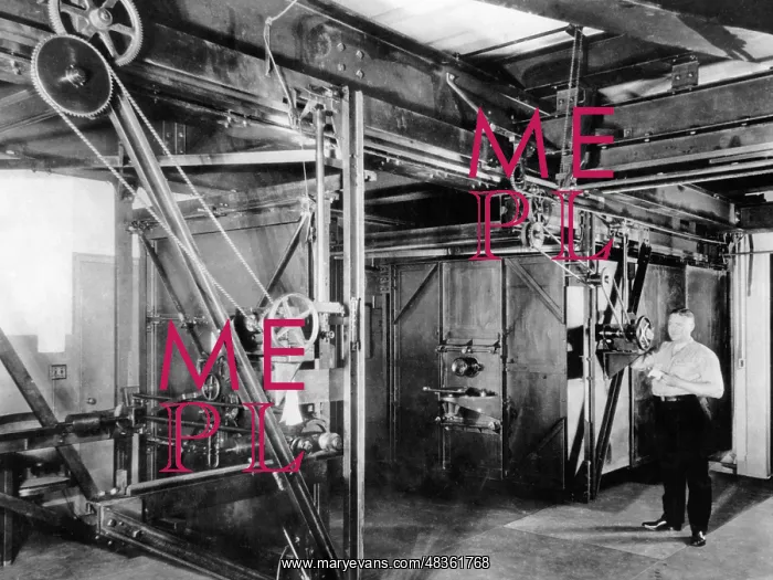 : 14 ton film camera, 1934 : 14 ton film camera, 1934