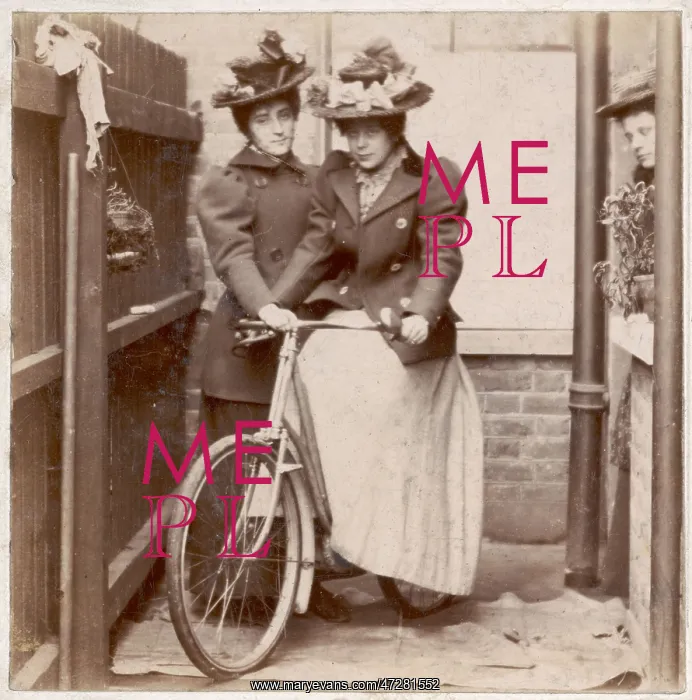 : 1890S LADY CYCLIST : 1890S LADY CYCLIST