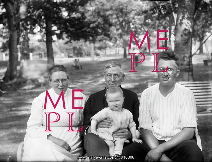 : 1900s - Family Portrait Three or Four Generations Looking at : 1900s - Family Portrait Three or Four Generations Looking at