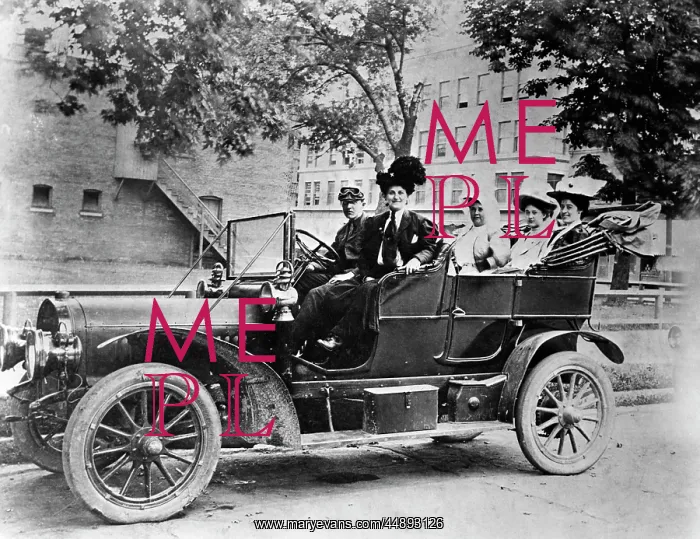 : 1910s Group Of Five Sitting In : 1910s Group Of Five Sitting In