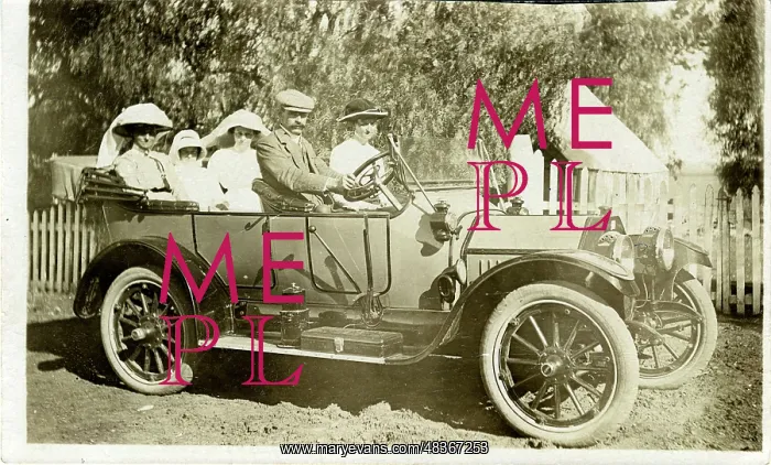 : 1913 Buick Vintage Car