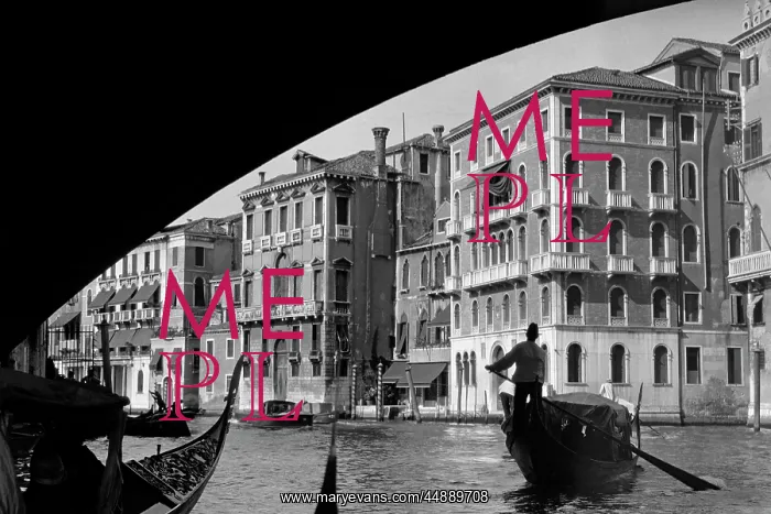  : 1920s 1930s Beneath Rialto Bridge
