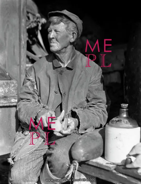  : 1920s 1930s Elderly Man Weathered