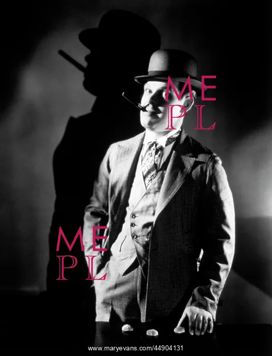 : 1920s 1930s CON MAN WEARING BOWLER HAT OPERATING : 1920s 1930s CON MAN WEARING BOWLER HAT OPERATING