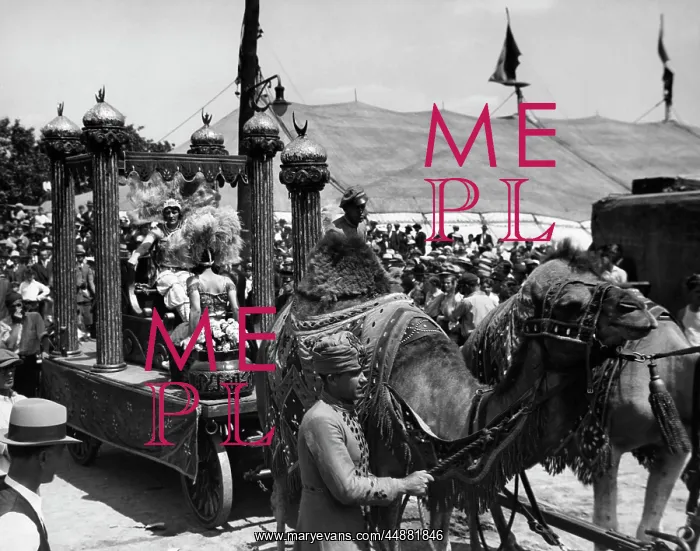  : 1920s 1930s Retro Circus Parade