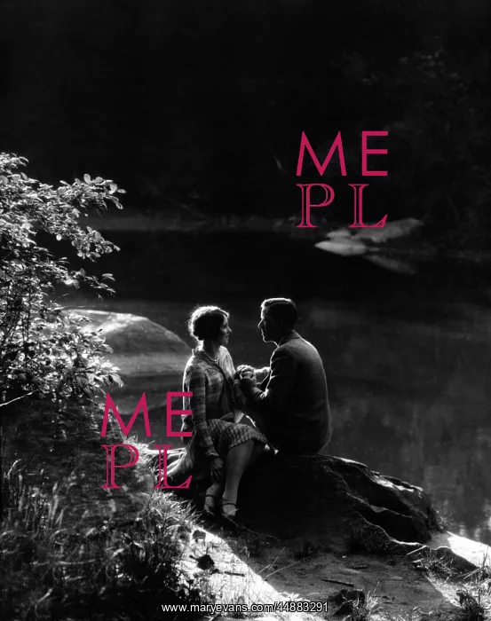  : 1920s 1930s Romantic Couple Sitting
