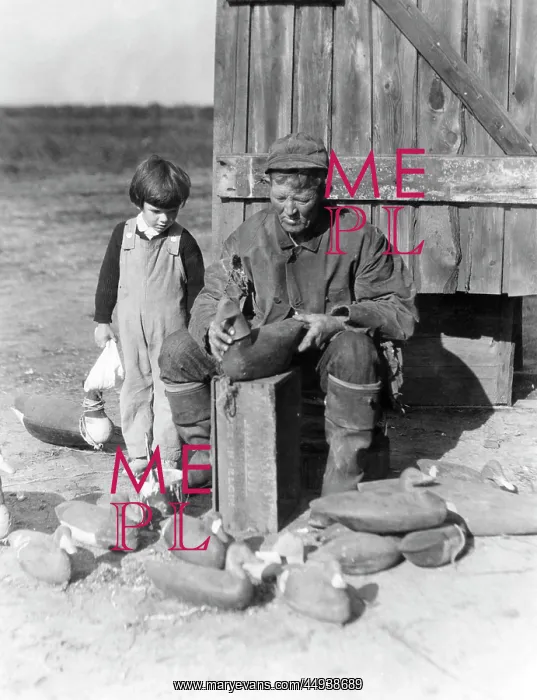 : 1920s 1930s Small Boy Watching : 1920s 1930s Small Boy Watching