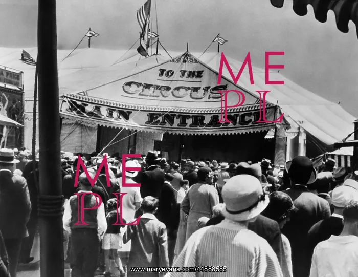  : 1920s 1930s BACK VIEW OF CROWDS ENTERING CIRCUS