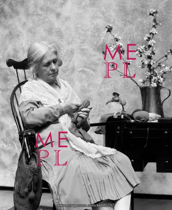  : 1920s Elderly Woman Sitting In