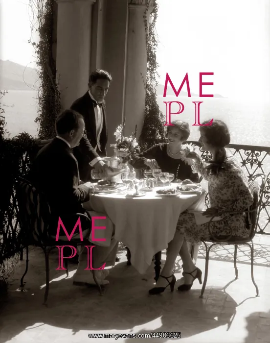  : 1920s Group Eating On Balcony