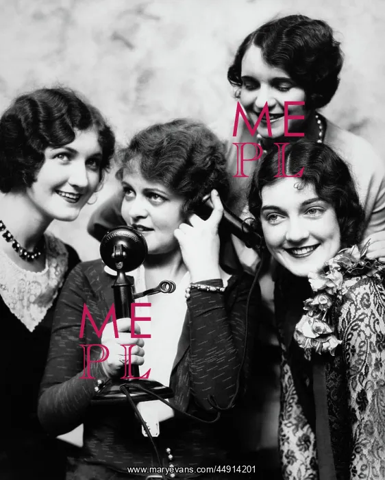 : 1920s GROUP OF FOUR WOMEN GATHERED AROUND CANDLESTICK : 1920s GROUP OF FOUR WOMEN GATHERED AROUND CANDLESTICK