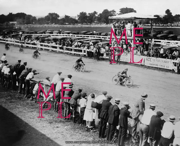 : 1920s motorcycle race, in the Washington, D.C. area : 1920s motorcycle race, in the Washington, D.C. area