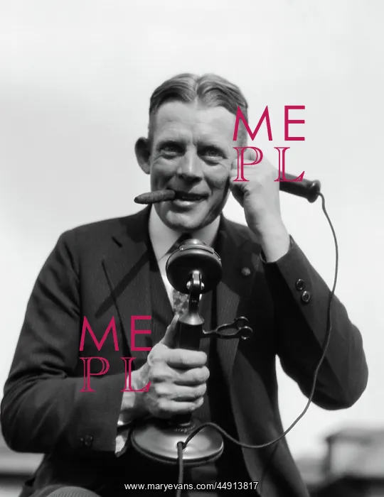 : 1920s PORTRAIT OF BUSINESSMAN TALKING ON CANDLESTICK : 1920s PORTRAIT OF BUSINESSMAN TALKING ON CANDLESTICK