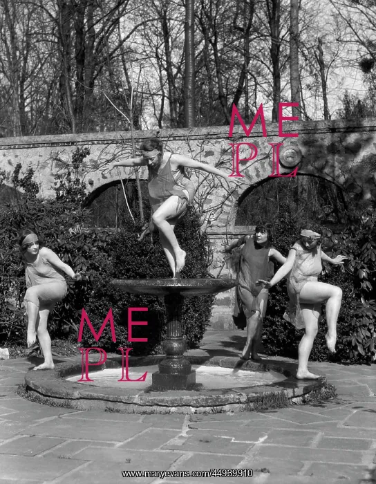  : 1920s Sprites Dancing In Fountain