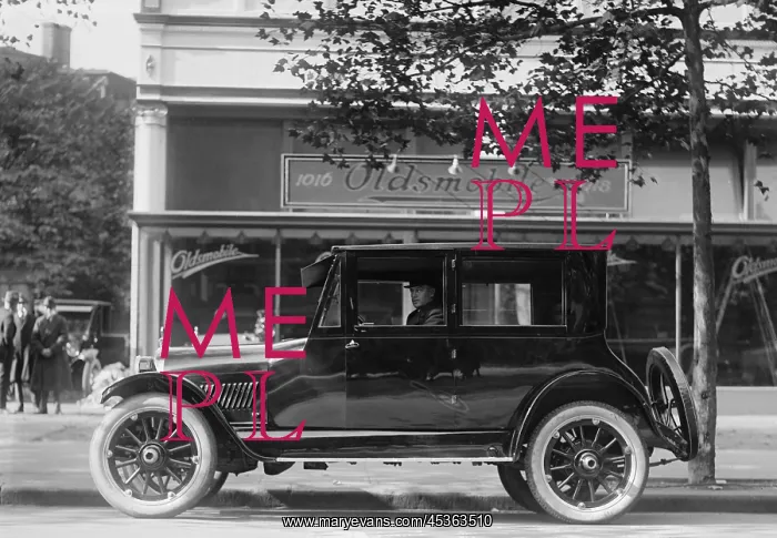 : 1922 Oldsmobile with a four cylinder engine sold : 1922 Oldsmobile with a four cylinder engine sold