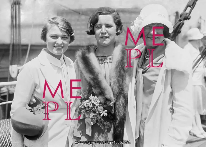 : 1924 Olympic Champions Aileen Riggin, Gertrude Ederle : 1924 Olympic Champions Aileen Riggin, Gertrude Ederle