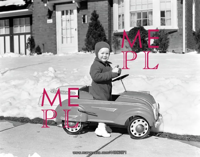  : 1930s 1940s Little Boy Playing