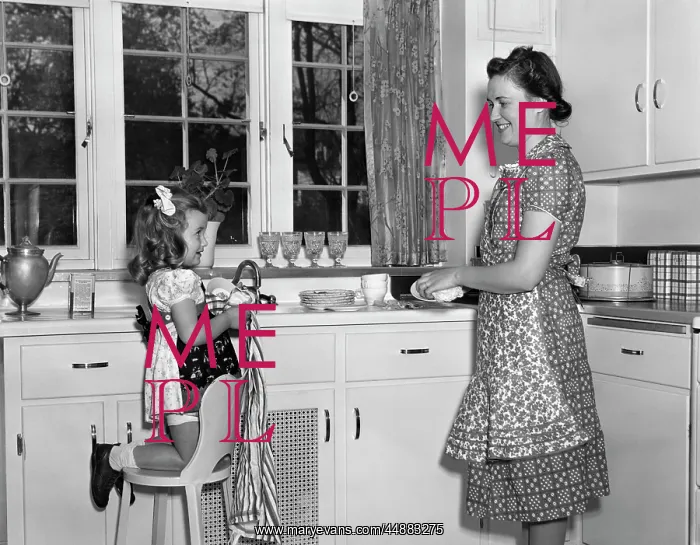 : 1930s 1940s Mother With Daughter : 1930s 1940s Mother With Daughter