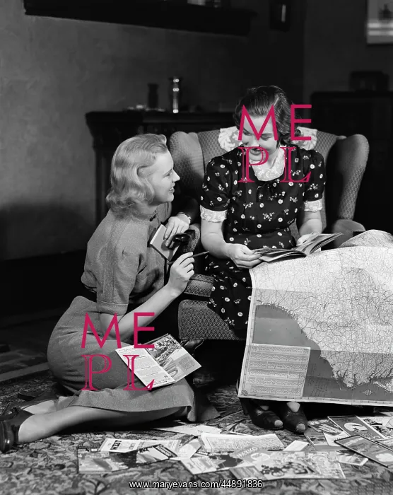 : 1930s 1940s Two Women Reading : 1930s 1940s Two Women Reading