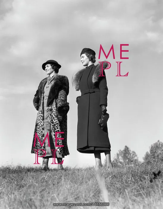 : 1930s 2 Women Posing Outside Grass : 1930s 2 Women Posing Outside Grass