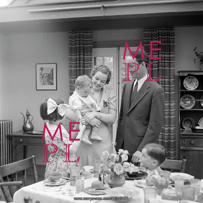 : 1930s Family Of 5 In Dining Room : 1930s Family Of 5 In Dining Room