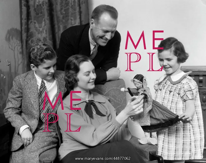 : 1930s Family Of Four Gathered : 1930s Family Of Four Gathered