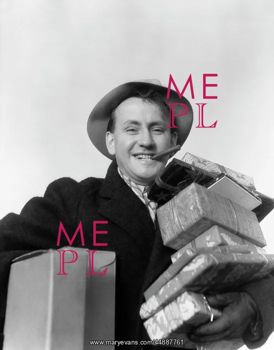: 1930s Man Cigar In Mouth Hat Carrying : 1930s Man Cigar In Mouth Hat Carrying