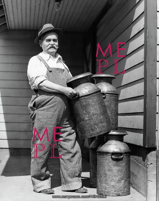  : 1930s Mature Elderly Man Dairy
