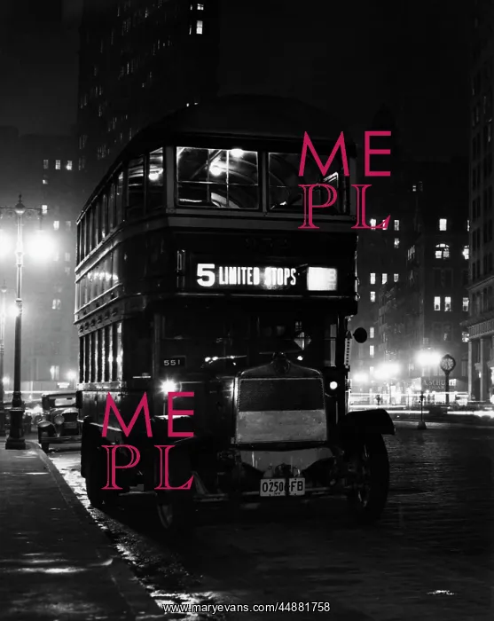  : 1930s Retro Double Decker Bus