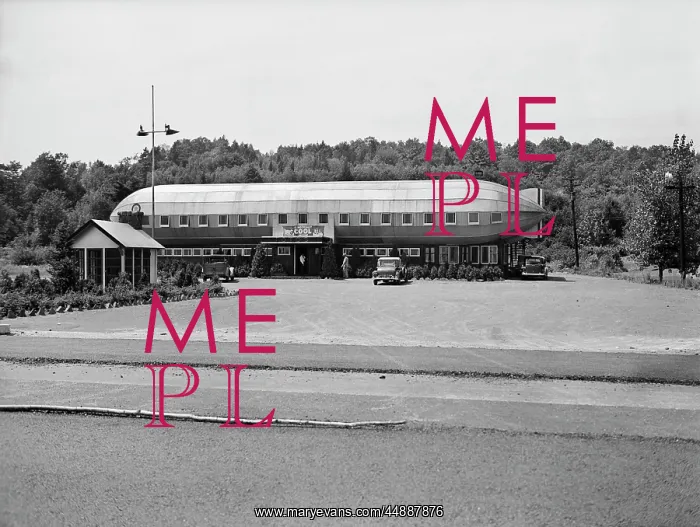 : 1930s ROADSIDE ZEPPELIN SHAPED DINER : 1930s ROADSIDE ZEPPELIN SHAPED DINER