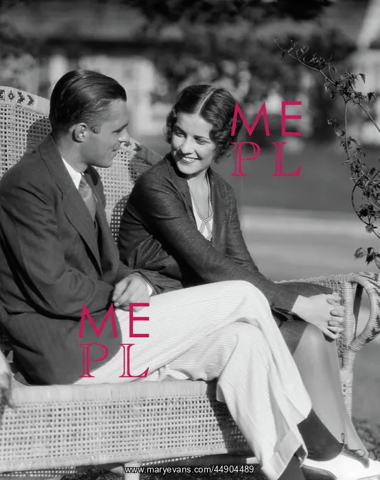 : 1930s SMILING COUPLE SITTING TOGETHER ON WICKER : 1930s SMILING COUPLE SITTING TOGETHER ON WICKER