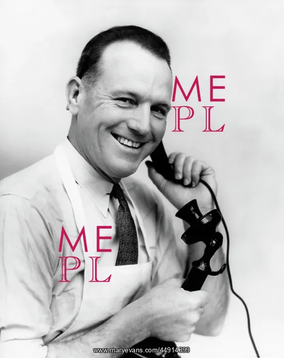 : 1930s SMILING GROCER IN APRON ON CANDLESTICK : 1930s SMILING GROCER IN APRON ON CANDLESTICK