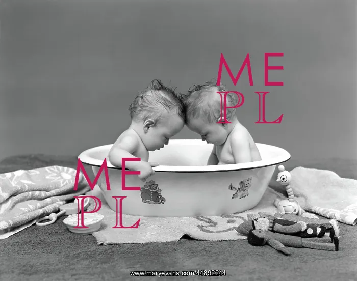  : 1930s TWO TWIN BABIES IN BATH TUB LOOKING DOWN