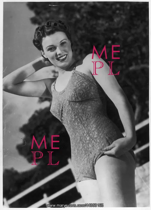 : 1940 AUSSIE BEACH BABE : 1940 AUSSIE BEACH BABE