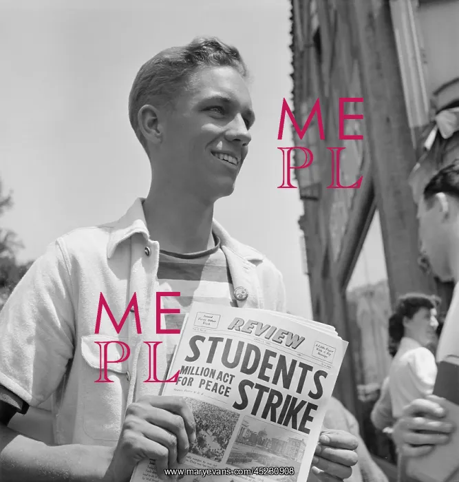 : 1940 Peace Strike at Berkeley. Student selling ? : 1940 Peace Strike at Berkeley. Student selling ?