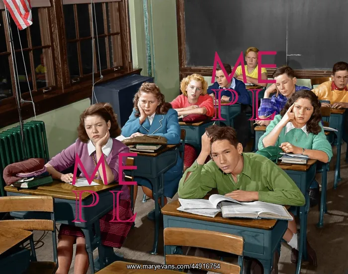 : 1940s 1950s HIGH SCHOOL CLASSROOM OF BORED STUDENTS : 1940s 1950s HIGH SCHOOL CLASSROOM OF BORED STUDENTS