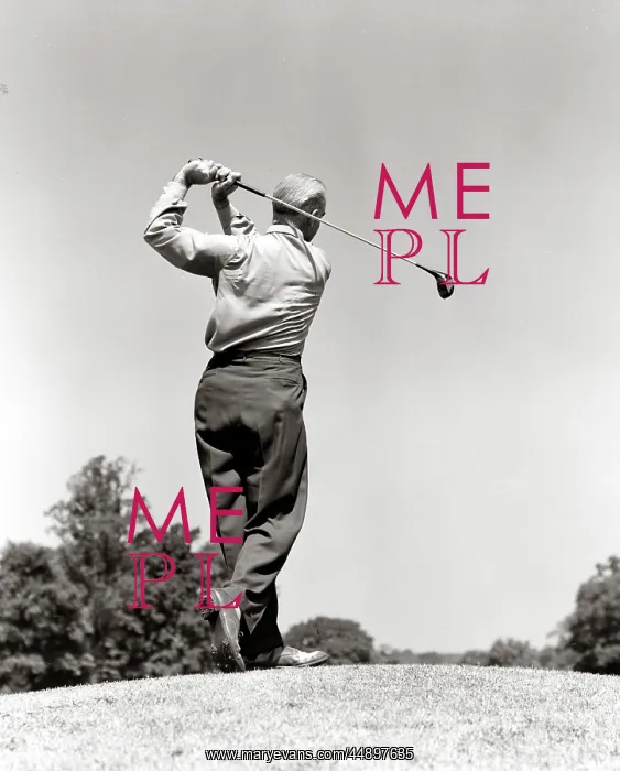  : 1940s 1950s MAN PLAYING GOLF TEEING OFF SWINGING