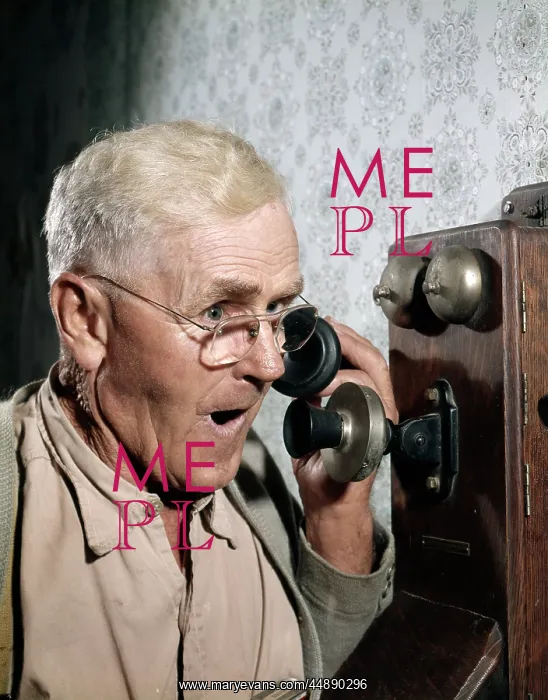 : 1940s 1950s MAN USING OLD-FASHIONED WALL MOUNTED : 1940s 1950s MAN USING OLD-FASHIONED WALL MOUNTED