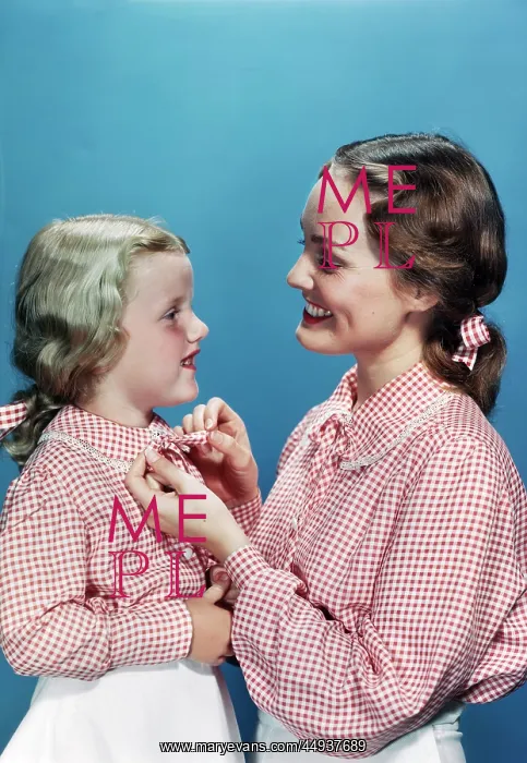 : 1940s 1950s Mother And Daughter : 1940s 1950s Mother And Daughter