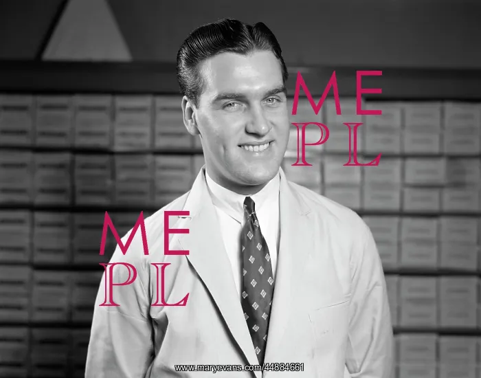 : 1940s 1950s Salesman In White : 1940s 1950s Salesman In White