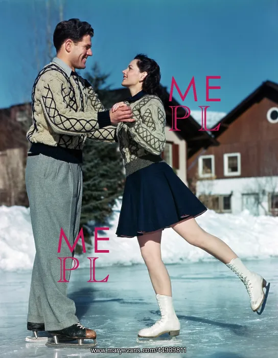  : 1940s 1950s Smiling Couple Ice