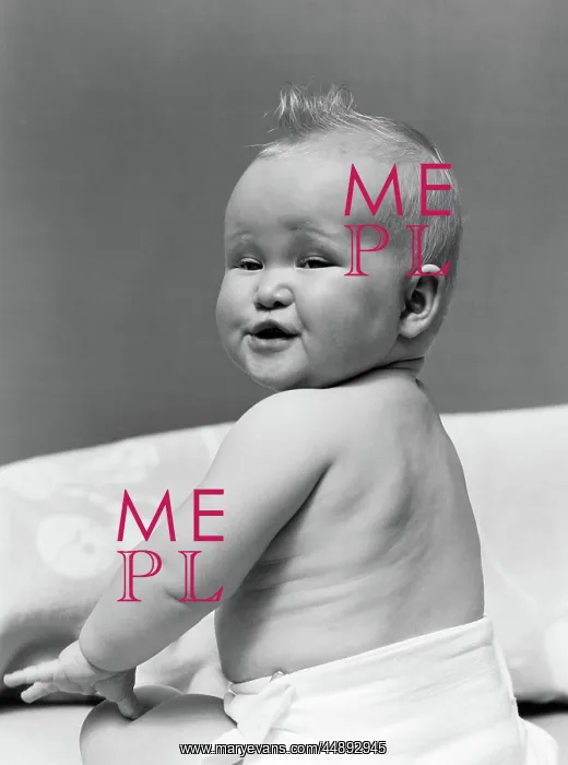 : 1940s BABY IN DIAPER LOOKING BACK OVER SHOULDER : 1940s BABY IN DIAPER LOOKING BACK OVER SHOULDER